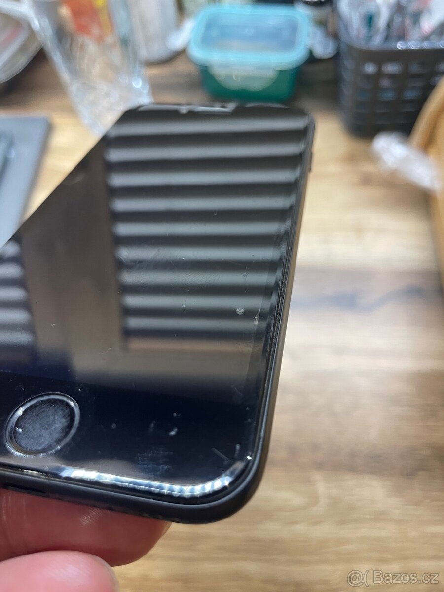 iPhone 7 128 GB, černý - 10