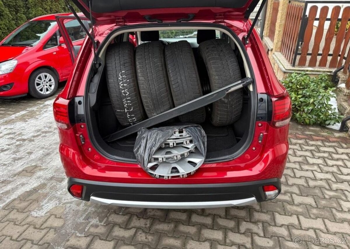 Mitsubishi Outlander 2,2DI-D 4x4 1 Majitel serviska nafta - 10