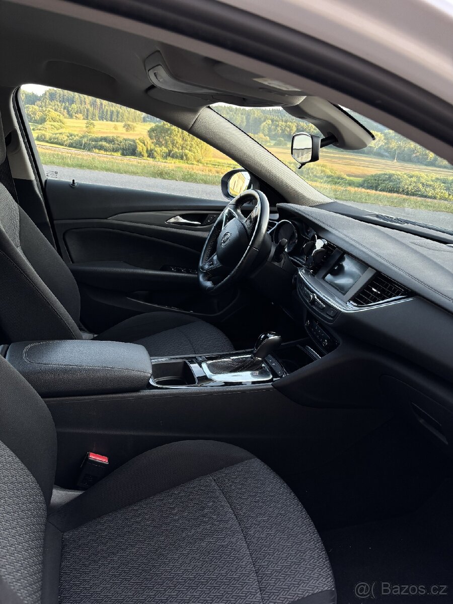 Opel Insignia - 10