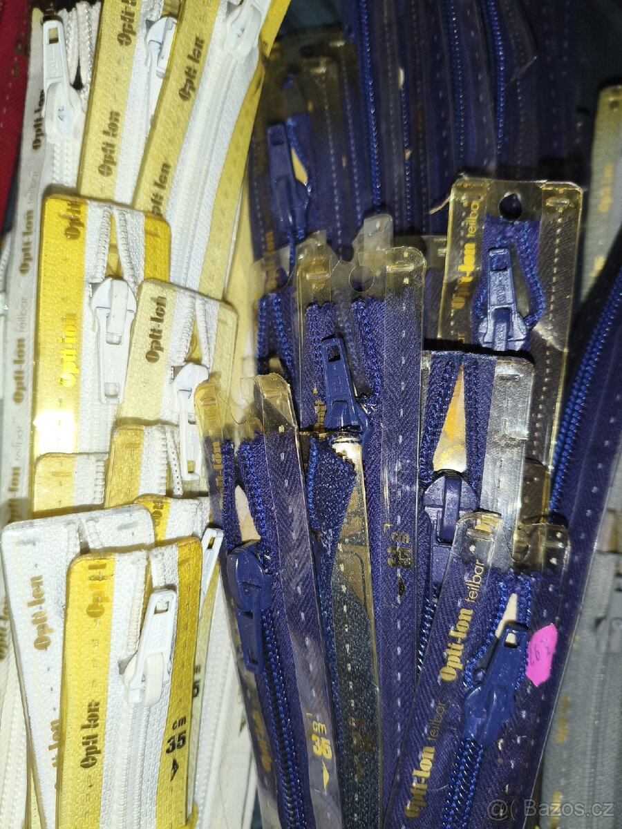 Prodám levně značkové zipy, plastová spirála, stanové - 10