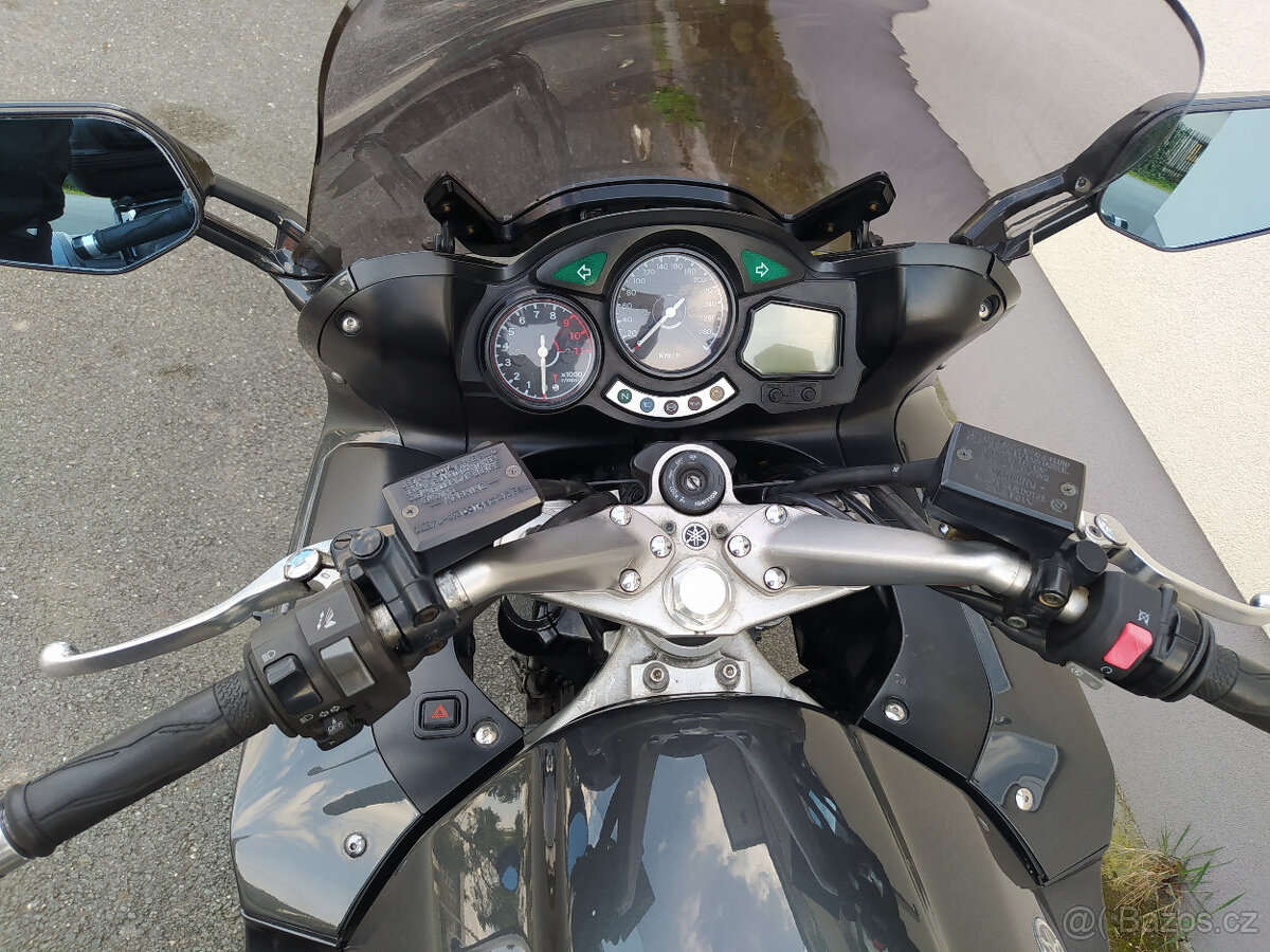 YAMAHA FJR 1300 - 10