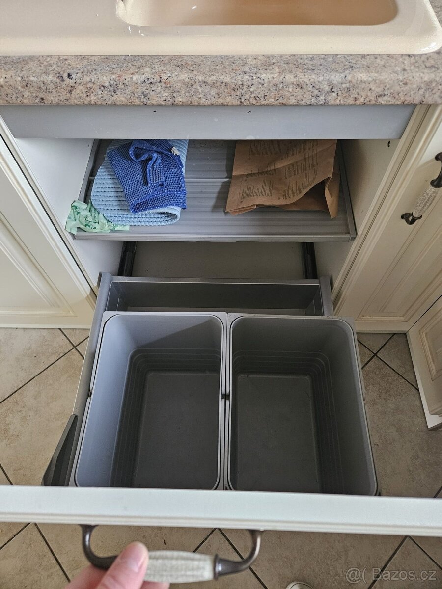 Moderní kuchyňská linka se spotřebiči - 10