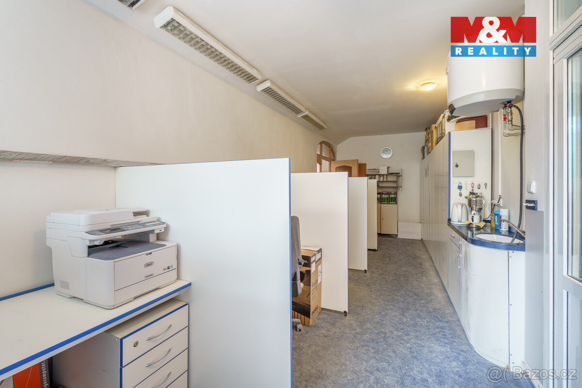 Prodej výrobního objektu, 2100 m², K. Vary, ul. Sokolovská - 10