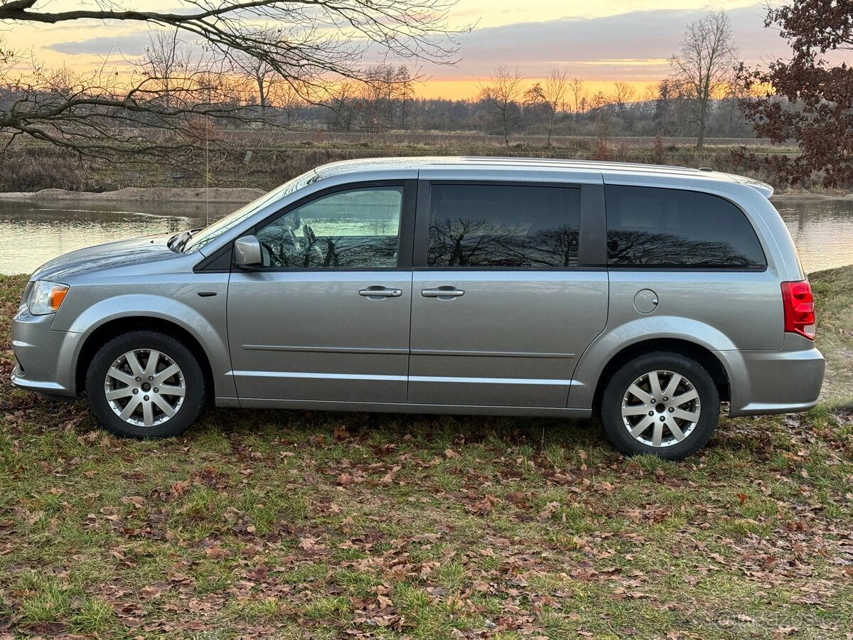 Dodge Grand Caravan - 10