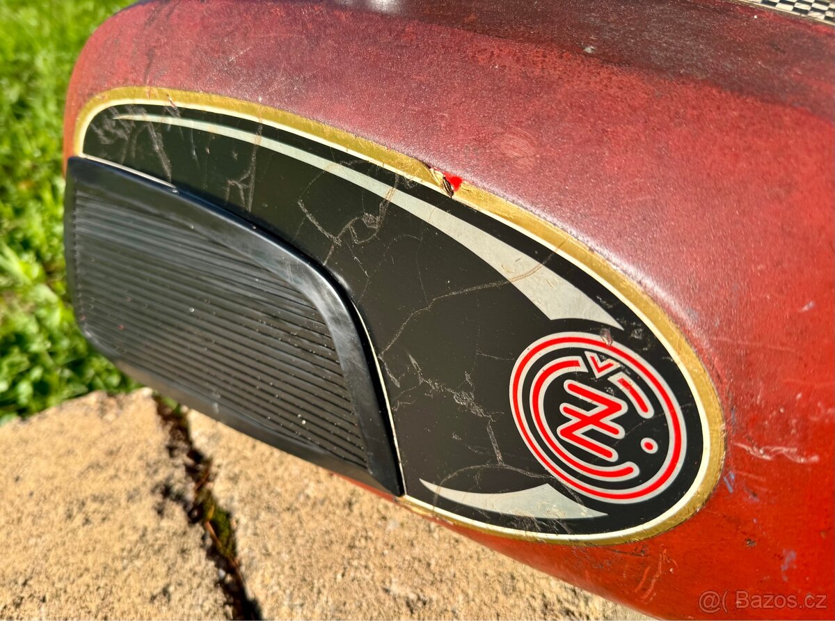 ČZ 125 175 - nádrž s víčkem - 10