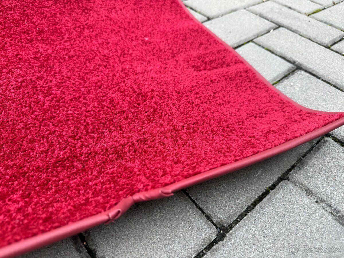 Volha Gaz 24, nové koberce - 10