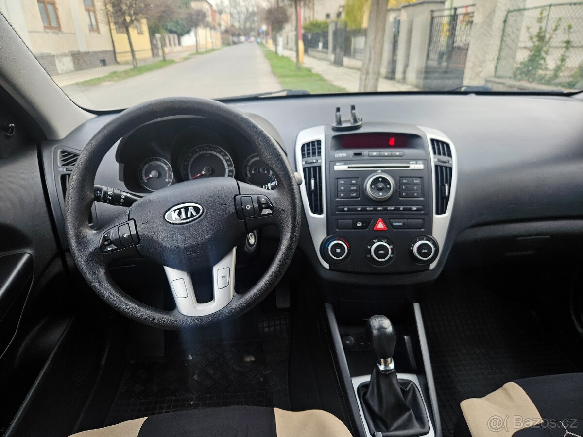 Kia Ceed 2011 1.4 77kw - 10