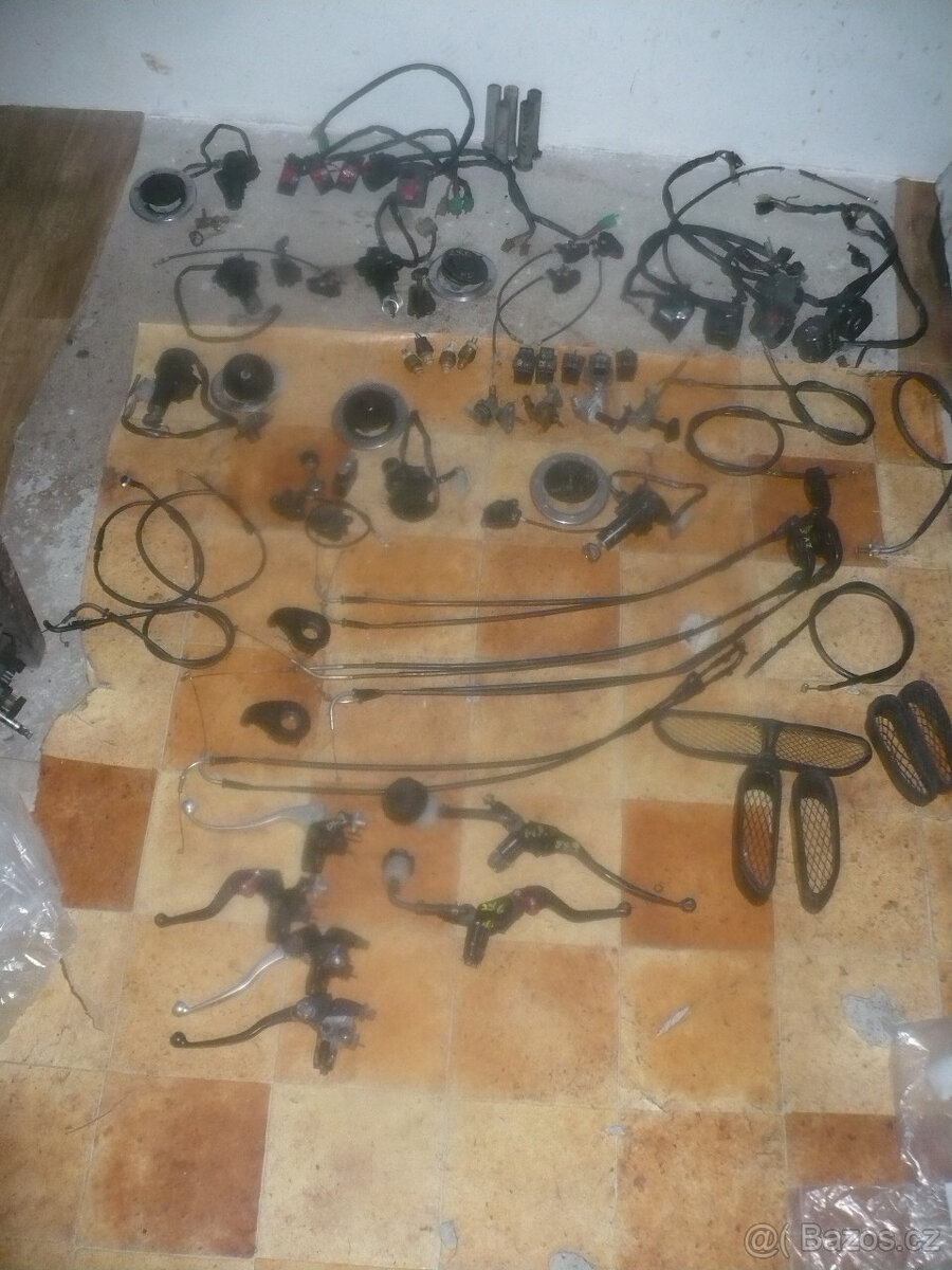 kawasaki ZX 9 R díly r.99-02 - 10