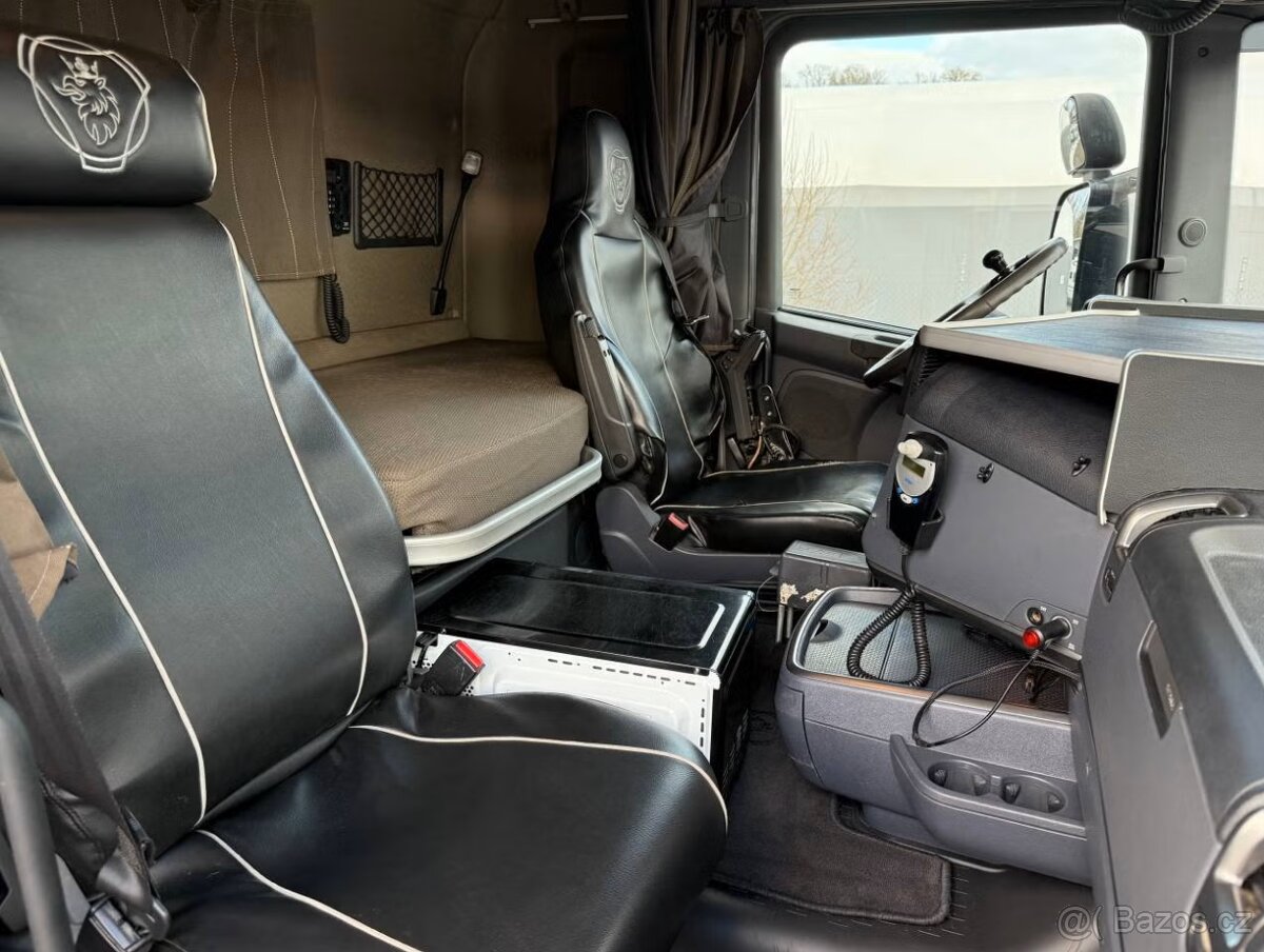 Scania R520 V8 8x4 nosič kontejneru - 10