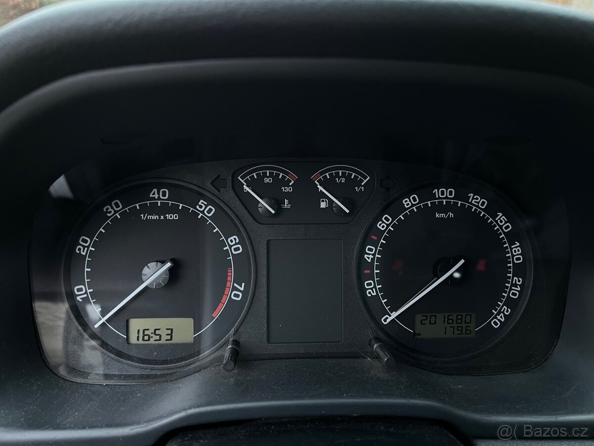 Škoda Octavia 1.6 - 10