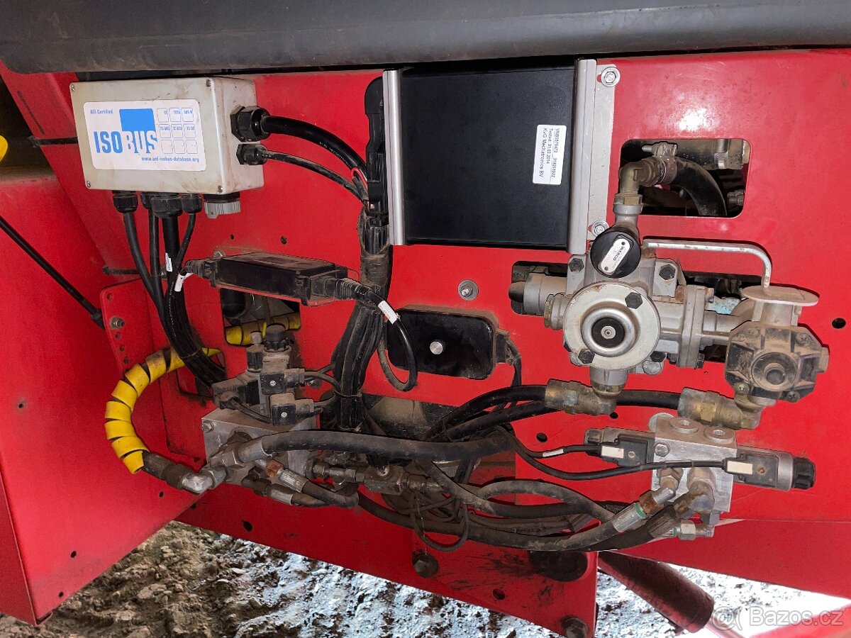 Prodáme tažený postřikovač KVERNELAND - 10