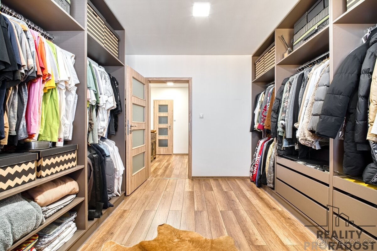 Prodej stylového bytu 3+1 se zasklenou lodžií na ul Horymíro - 10