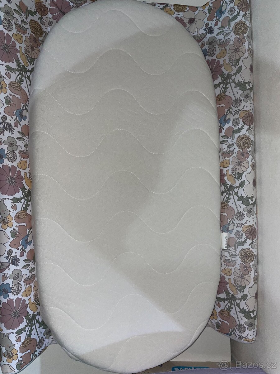 Proutěná postýlka s výbavou pro miminko – motiv Králíček - 10