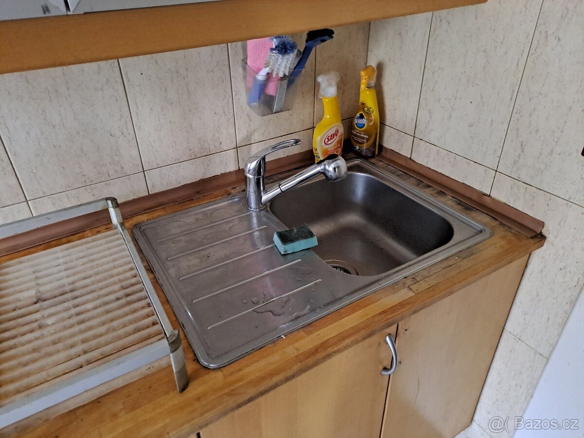 Kuchyňská linka s troubou a varnou deskou - 10