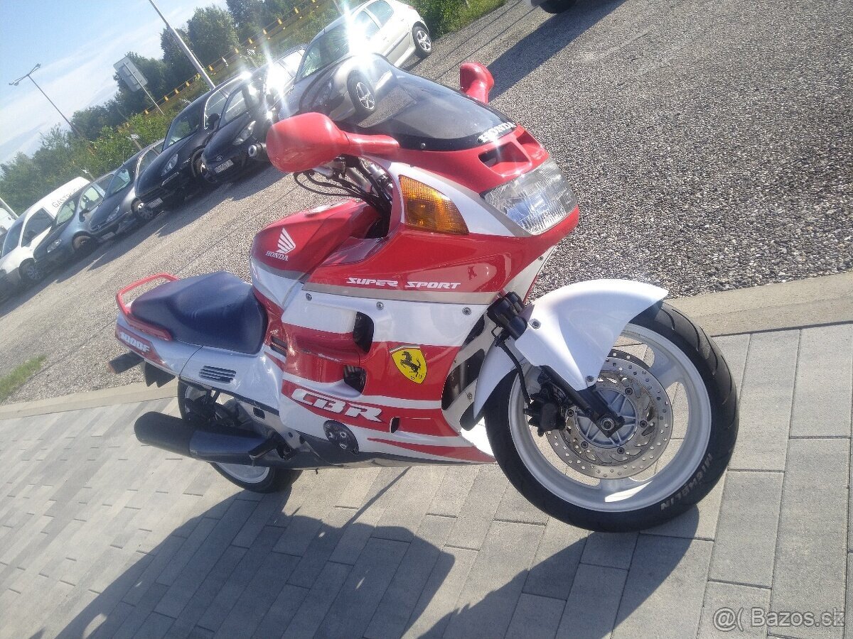 Honda CBR 1000F - 10