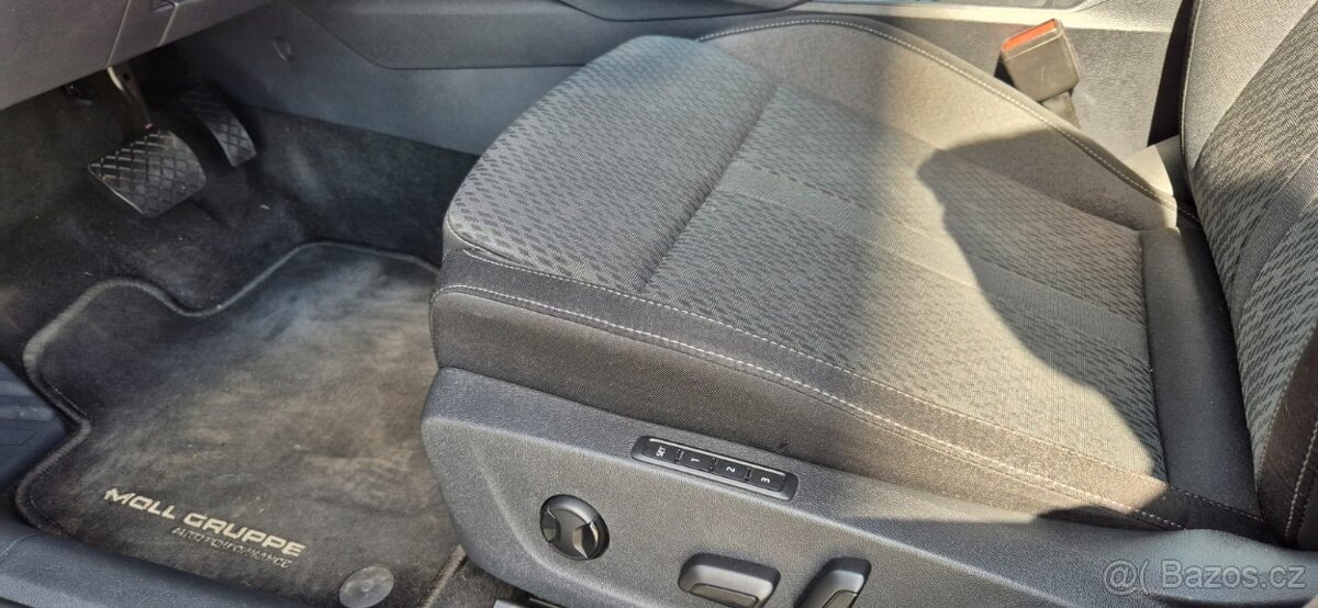 Škoda Octavia Combi 2.0 TDI STYLE First Edition - 10