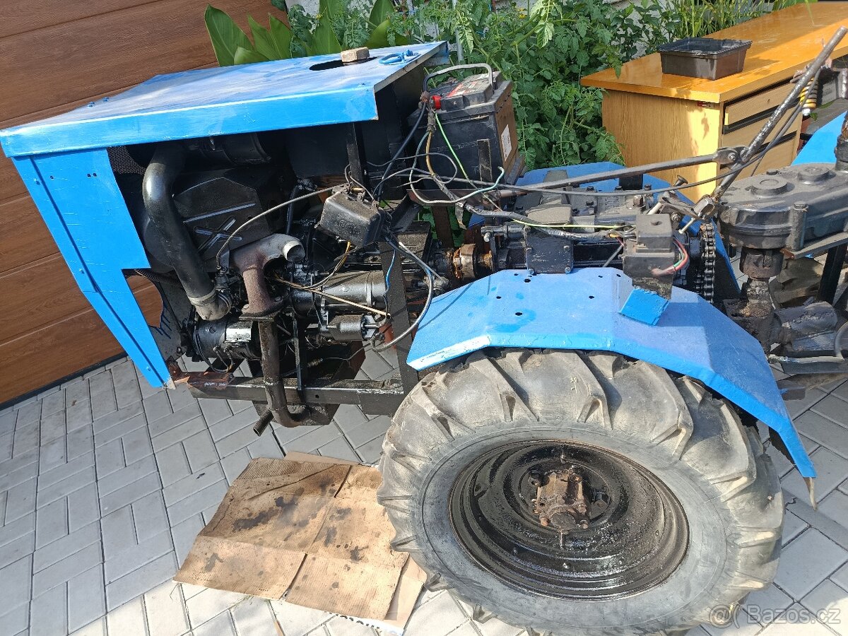 KLOUBOVÝ MALOTRAKTOR 4X4 - 10