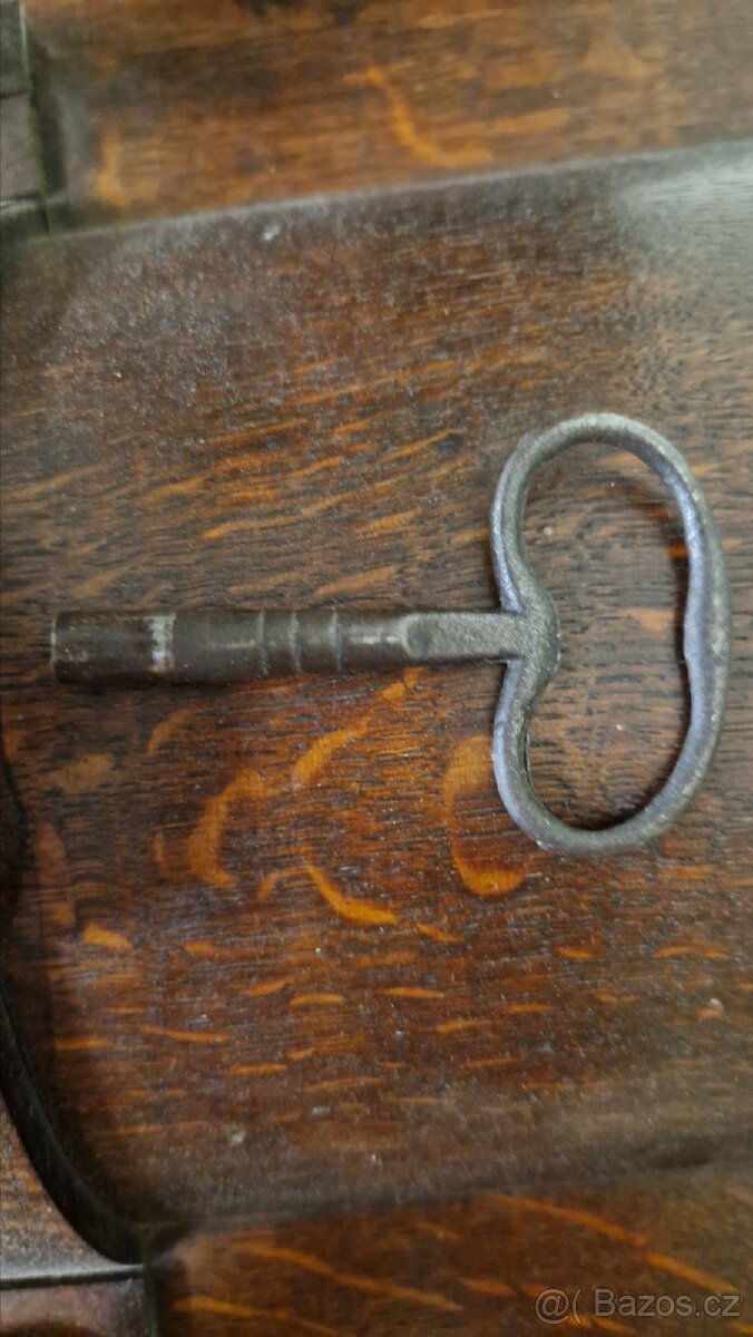 KRBOVÉ HODINY,JUNGHANS TOP STAV - 10