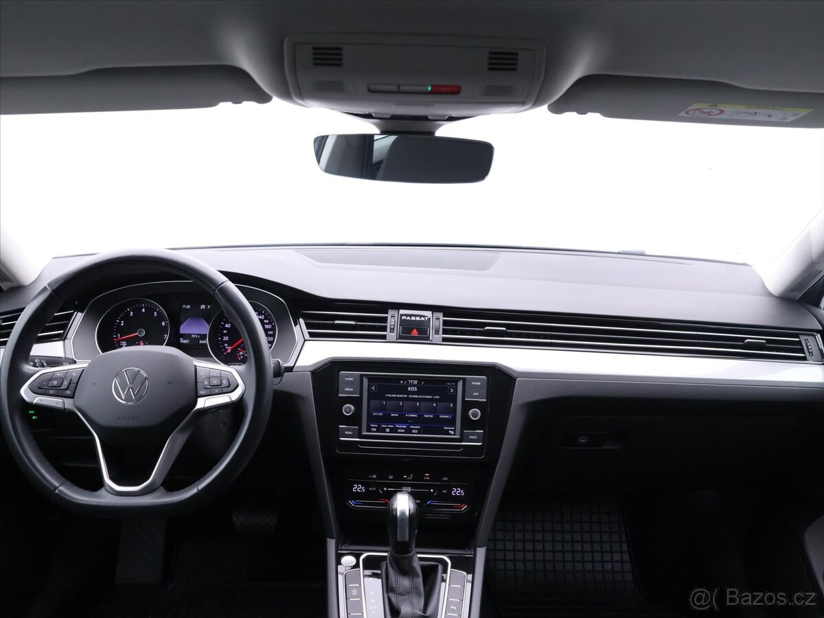 Volkswagen Passat 1,5 TSI 110kW DSG Business CZ (2022) - 10