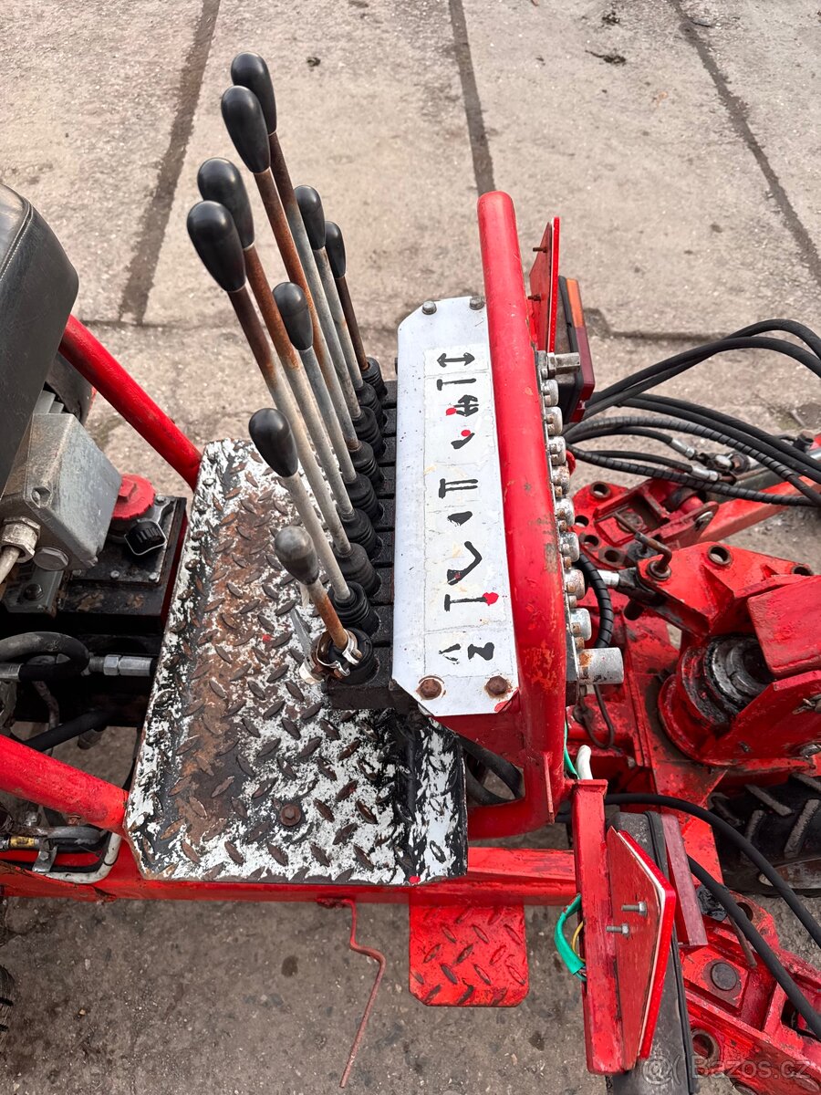 Minibagr Ryan R600 - 10