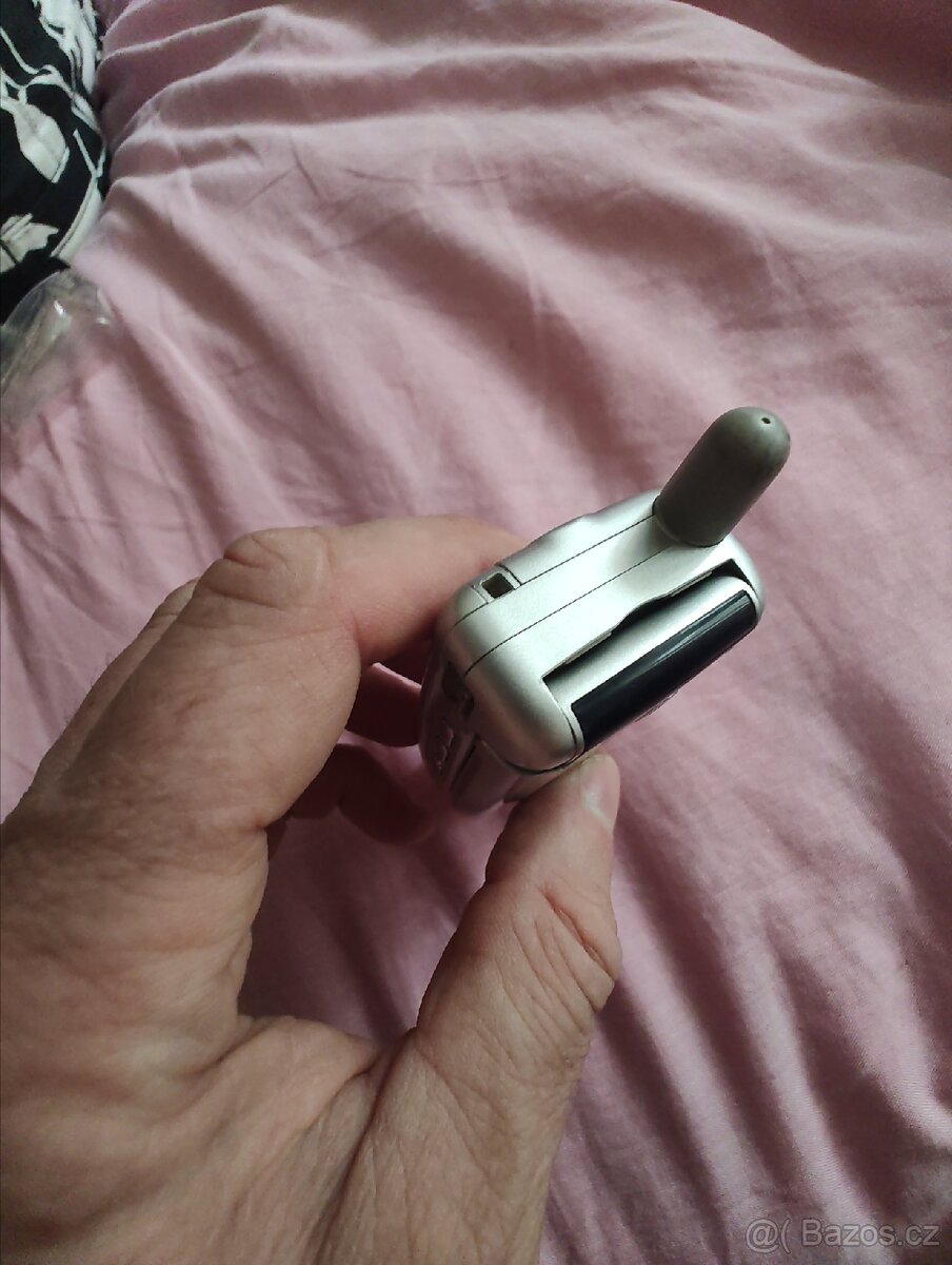 Motorola v220 zánovní - 10