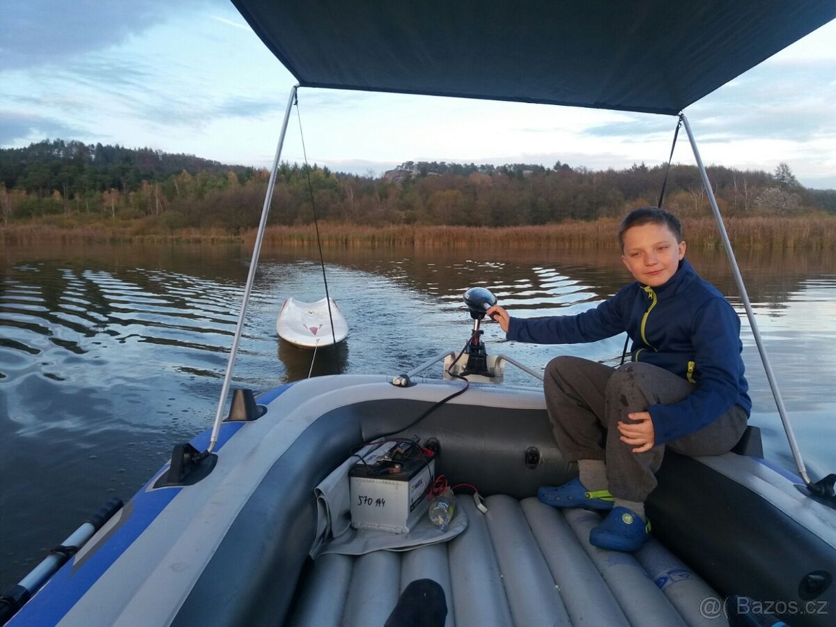 nafukovací člun Intex Excursion 5 se stříškou a motorem - 10