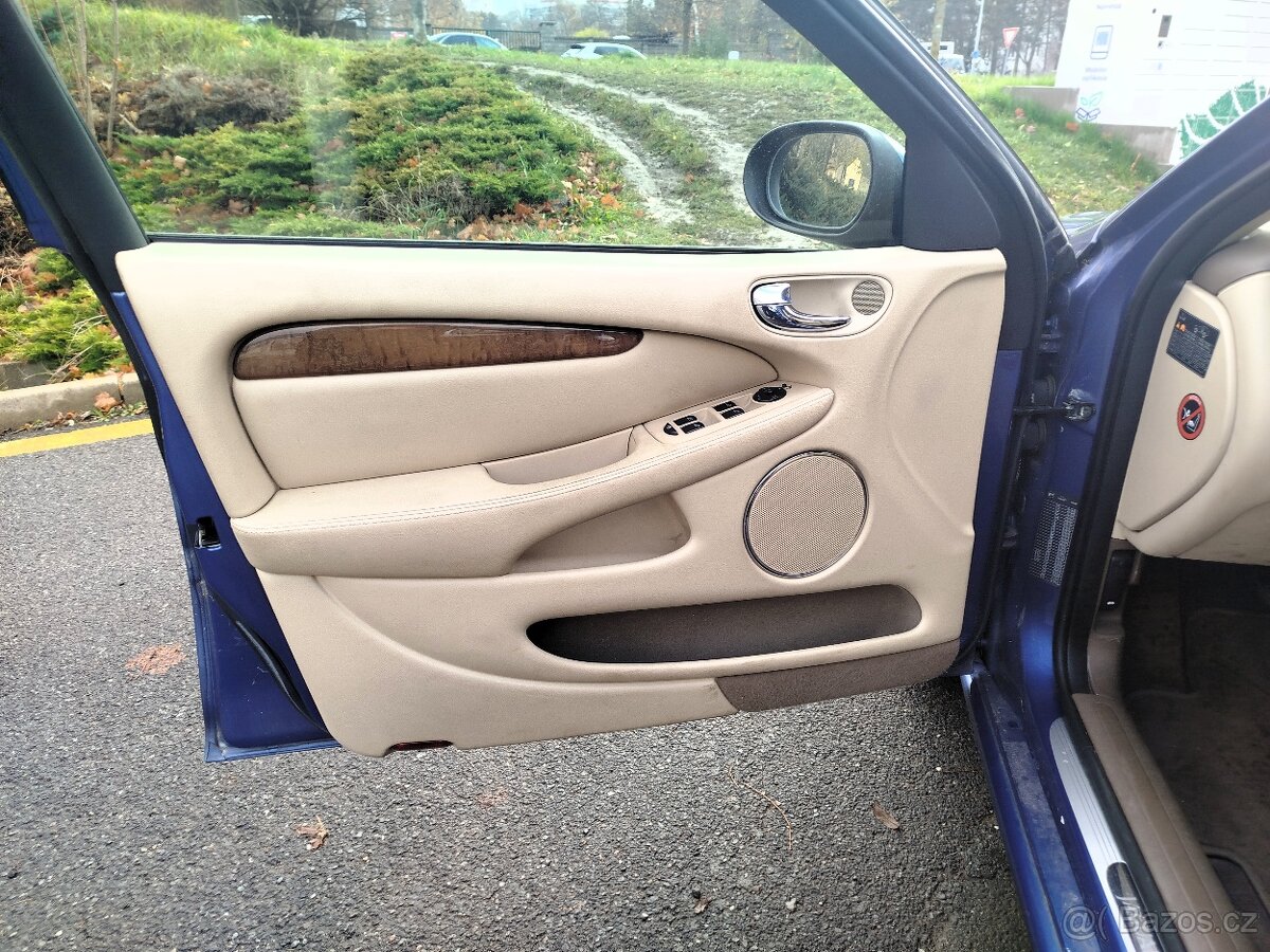 Jaguar X-Type, 2.5 V6 AWD - 10