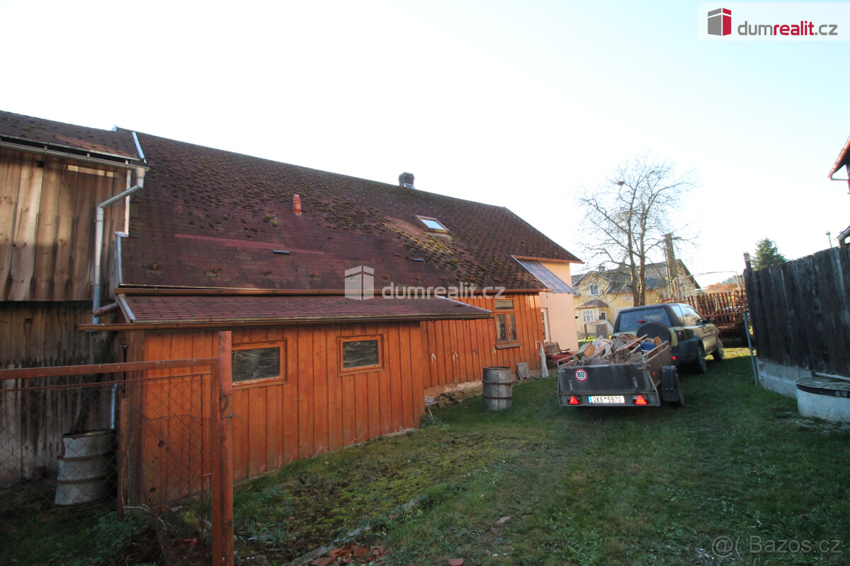 Zemědělská usedlost se dvěma rodinnými domy, stodolou, garáž - 10