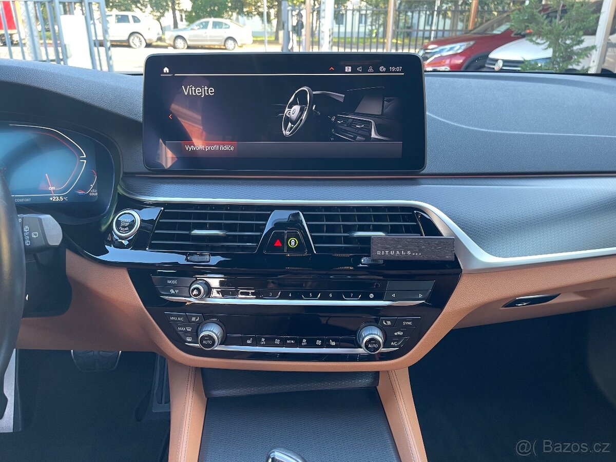 Prodám BMW 530D XDRIVE M PAKET head-up - 10