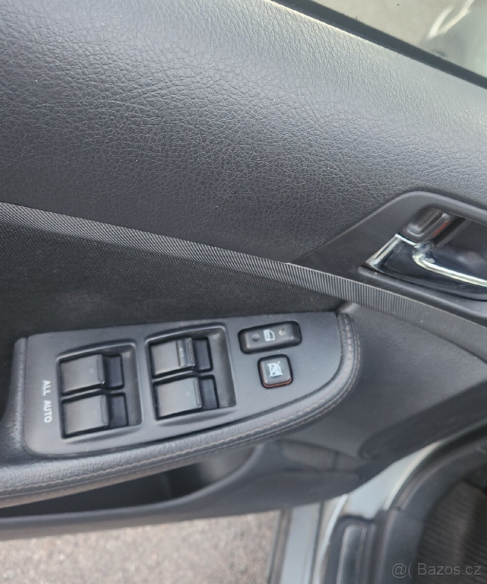 Toyota Avensis 2.2D Top Stav - 10