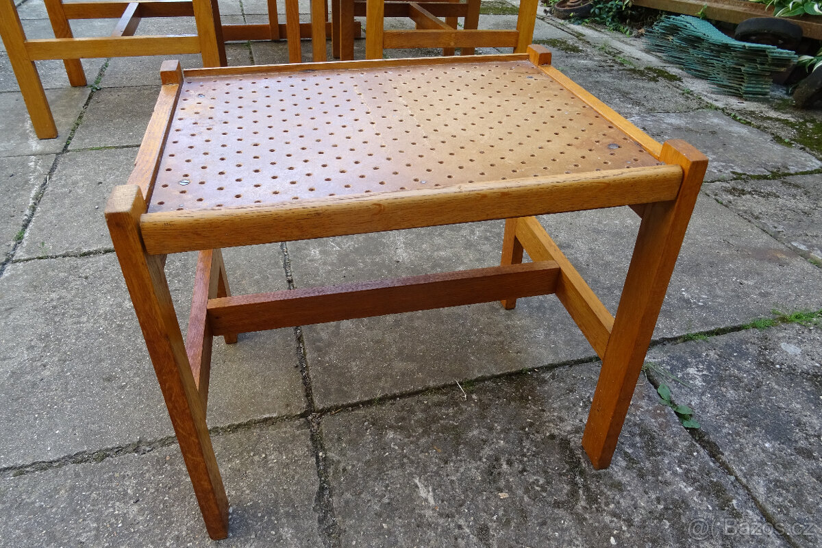 Stůl, 4 židle a 1 stolička - 10