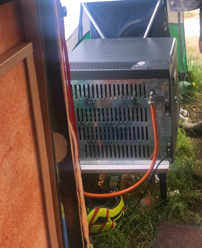 Karavan obytný do přírody na ryby + předstan - 10