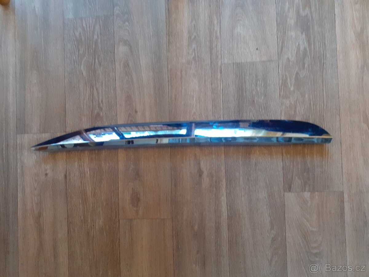 Levá zadní lišta Peugeot 2008 kód 9806404877 - 10