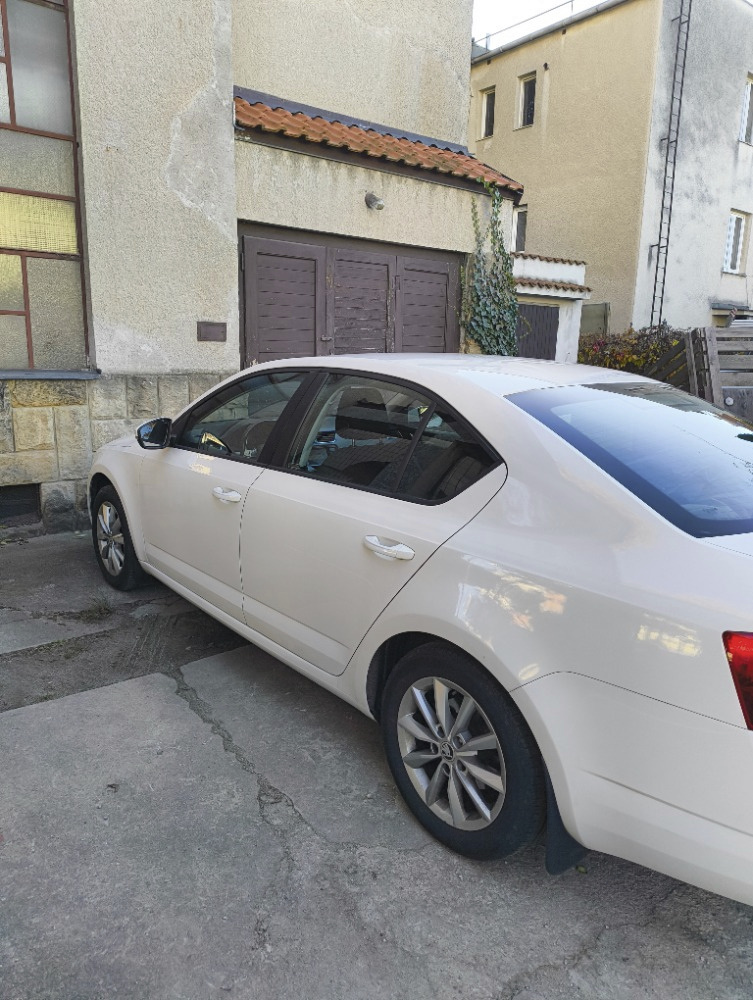 Škoda Octavia 1.4 tsi Gtec pravidelné servisy a Výborný stav - 10