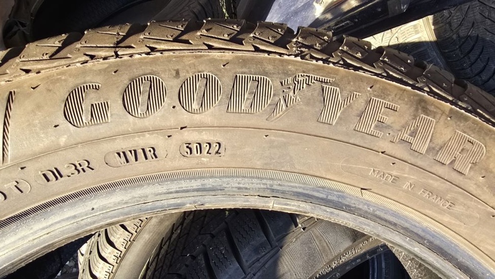 Celoroční pneu 215/55/17 Good Year - 10