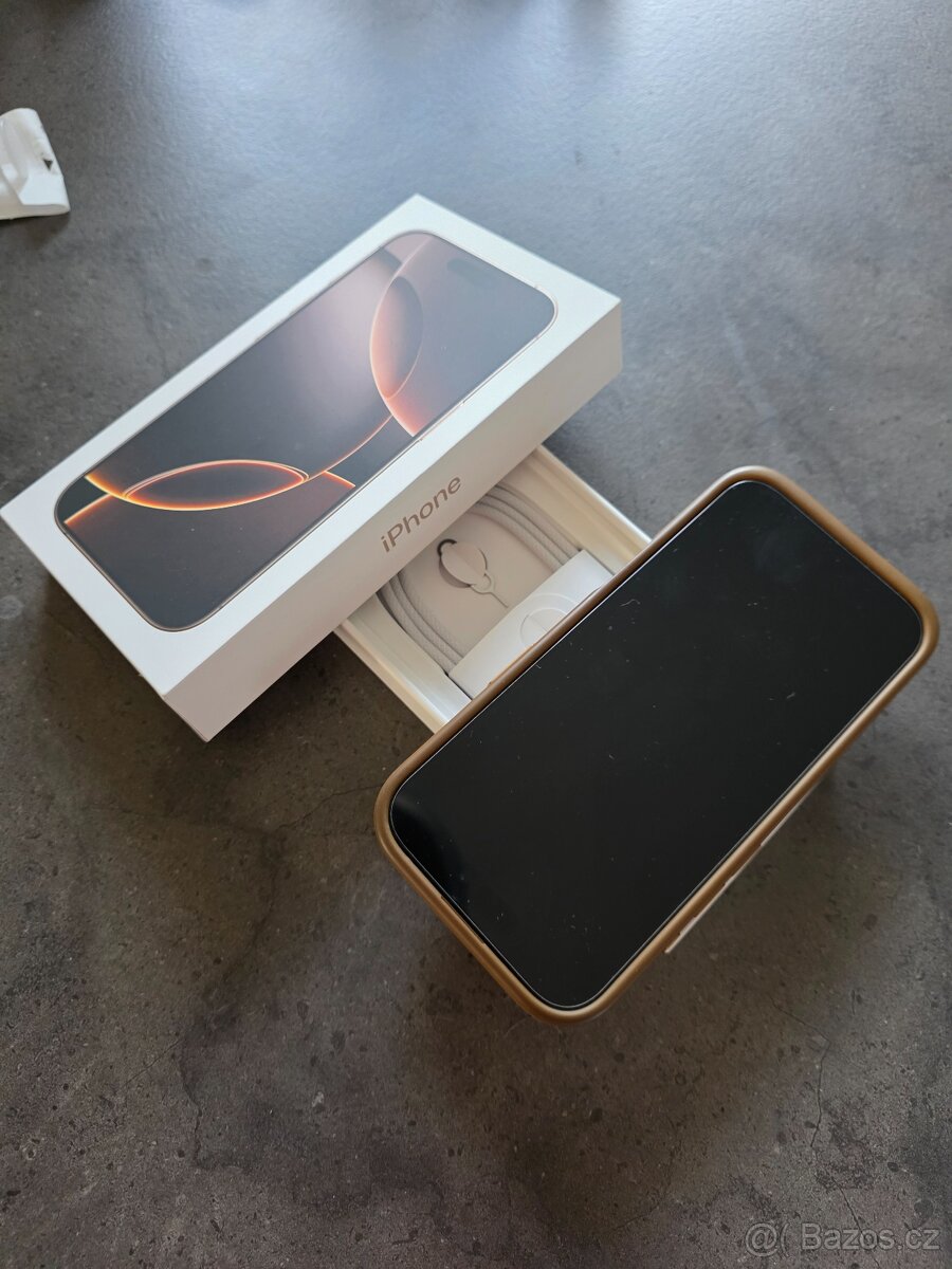 Apple iPhone 16 Pro - 10