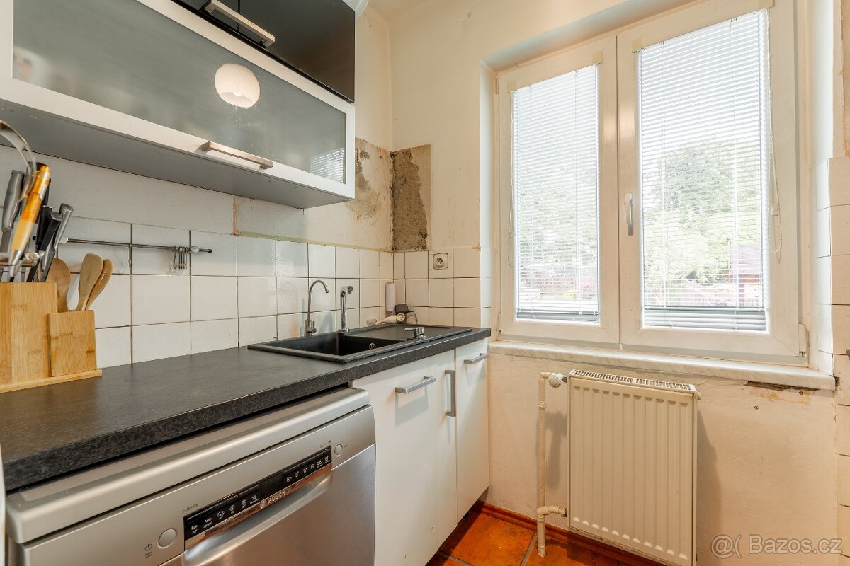 Prodej krásného řadového rodinného domu 4+1 s bazénem - 10