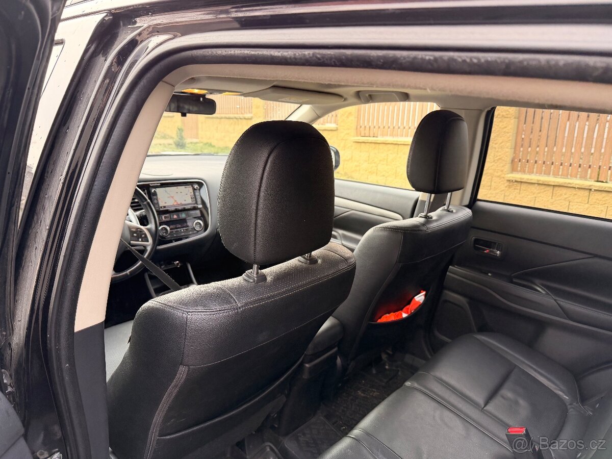 Mitsubishi outlnader - 10