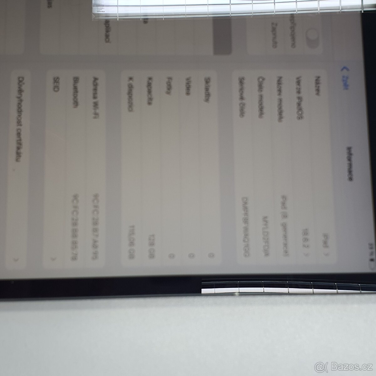 Apple iPad 10.2 (2020) , 128 GB, velmi pěkný - 10