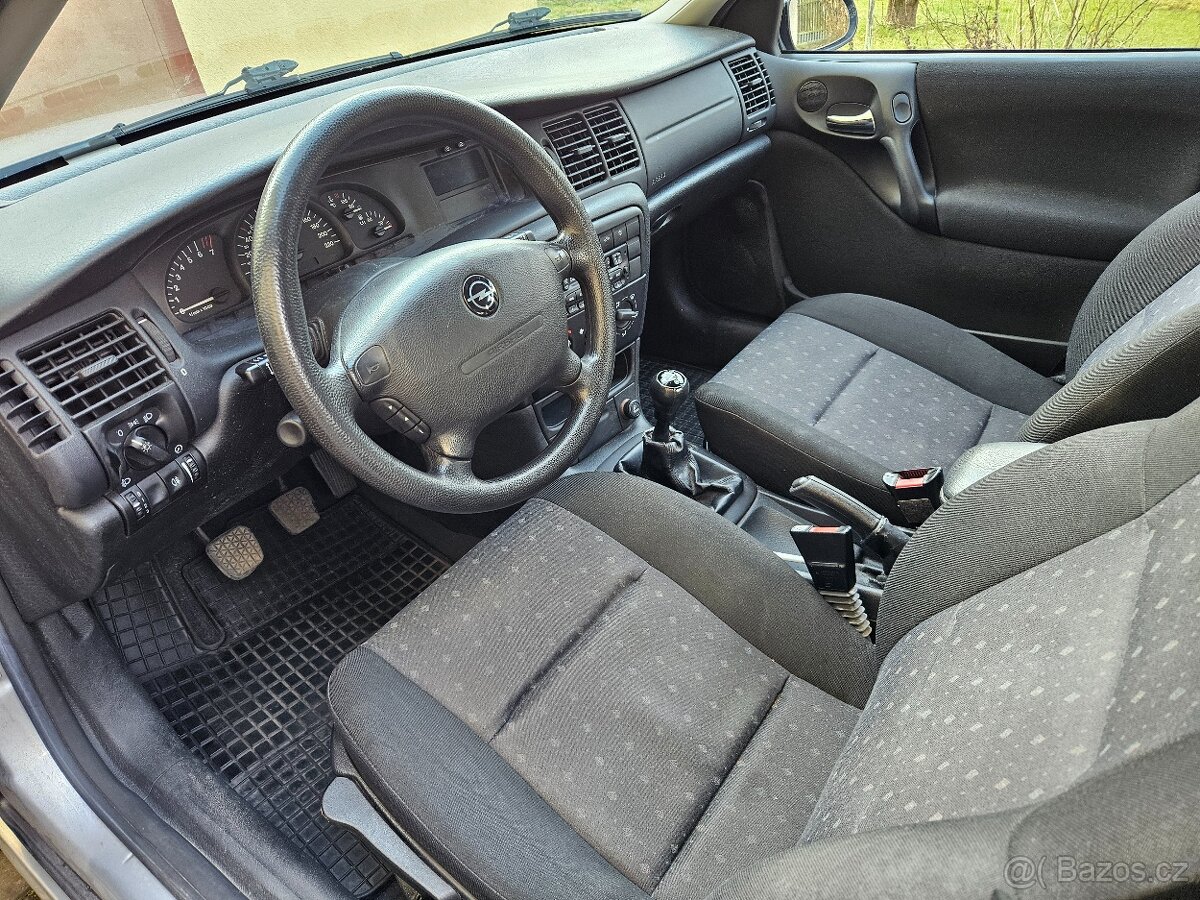 Opel Vectra 1,8 , 92kW, r..v..2001 - 10