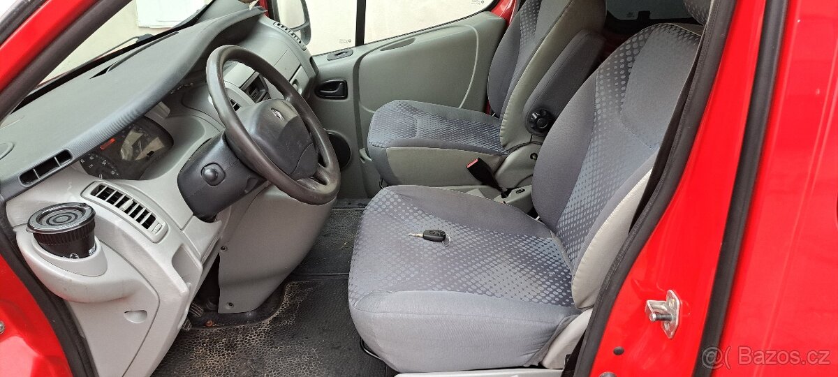 Renault Trafic 2.0dci automat - 10