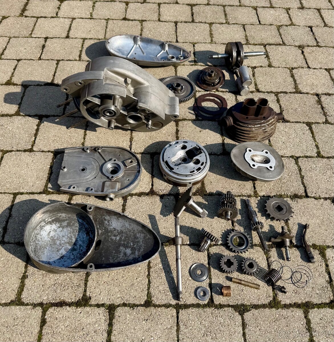 Manet M90 - rozebraný motor - 10