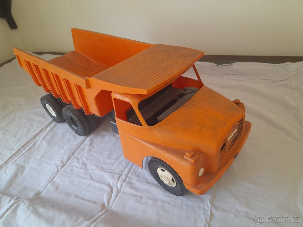 Retro náklaďák tatra - 10