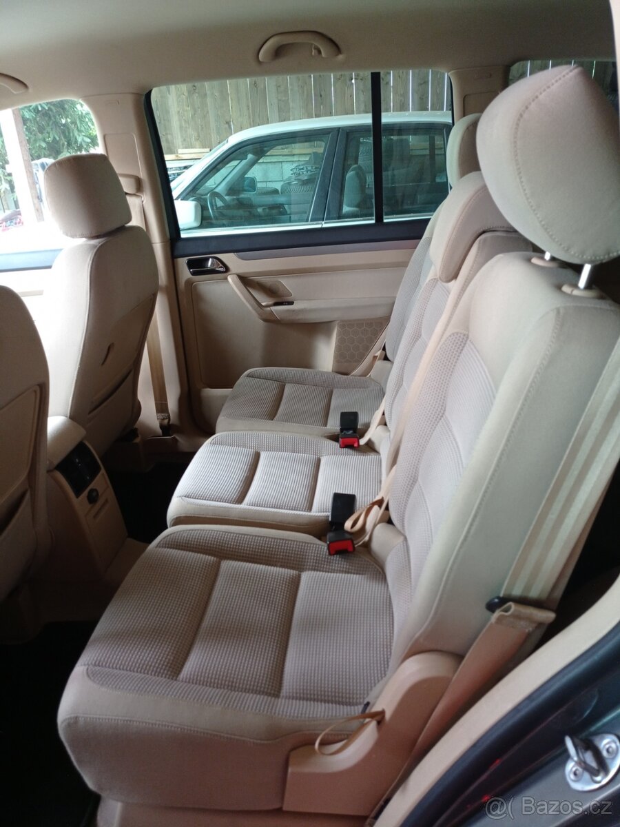 VW Touran 1,6 FSI ,85kw,r.2004 - 10