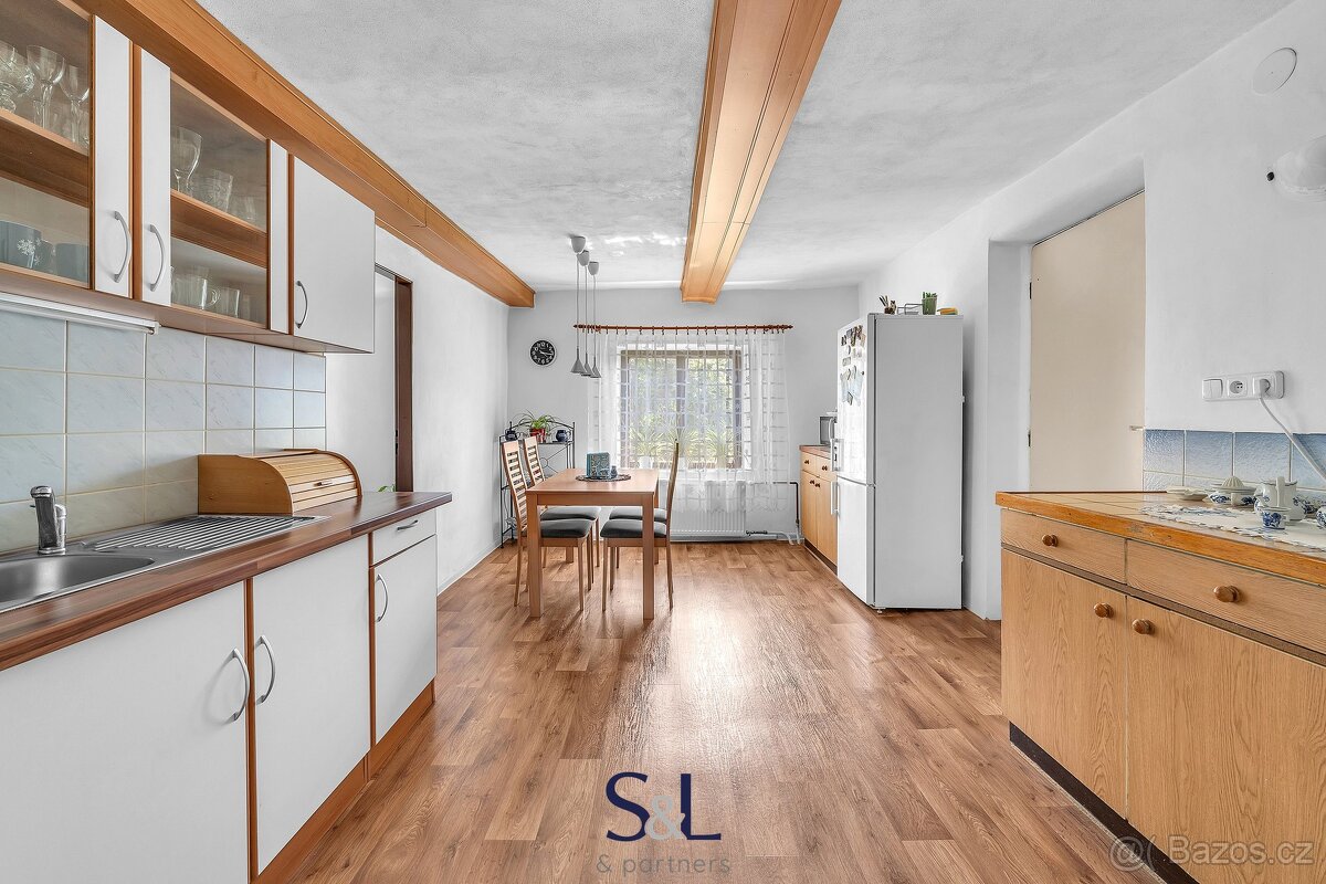 Prodej rodinného domu, 350 m² - Velenice, ev.č. 01011 - 10