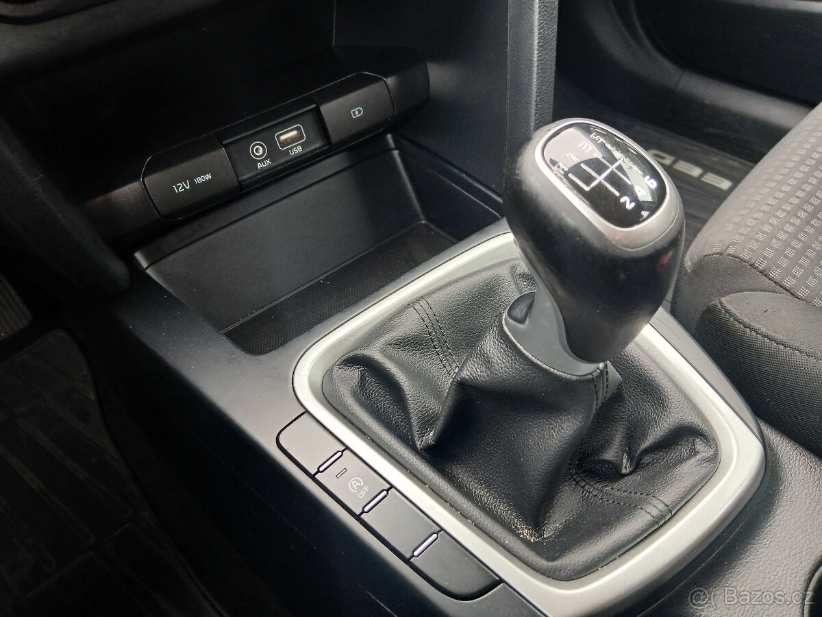 Kia Cee´d Combi 1,0 T-GDI MÁLO NAJETO, DPH - 10