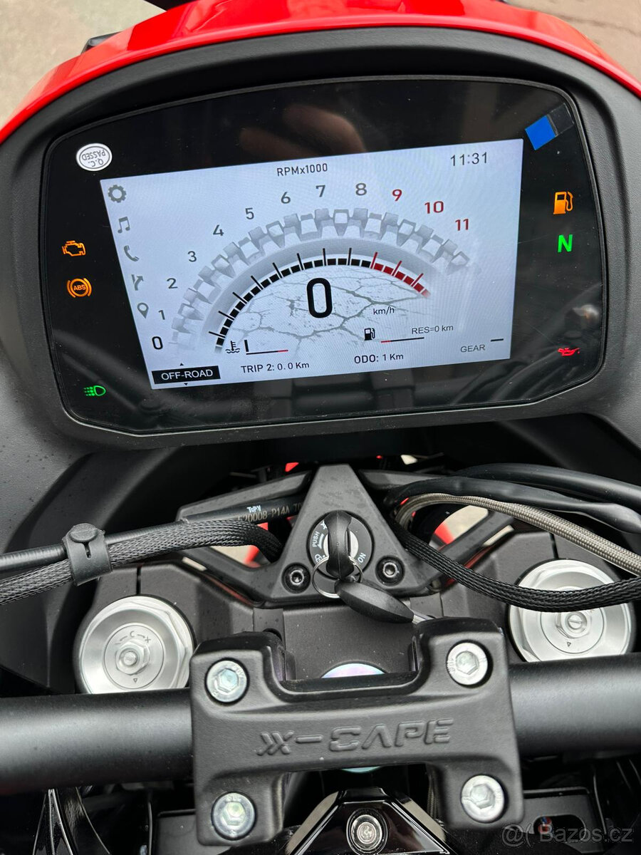 Moto Morini X-CAPE 700 červená drátěná kola - 10