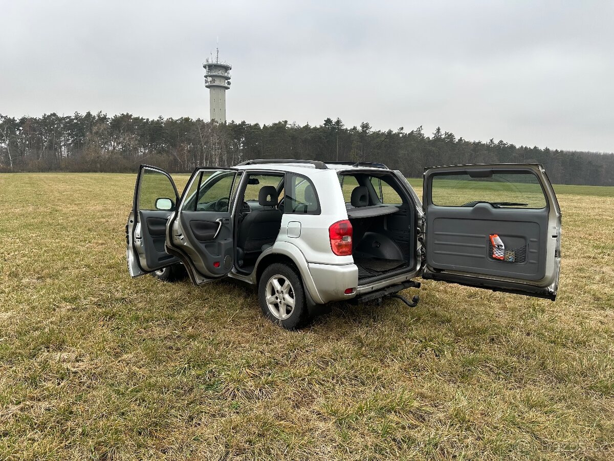 TOYOTA Rav4 2.0 D4D 4x4 plně funkční - 10