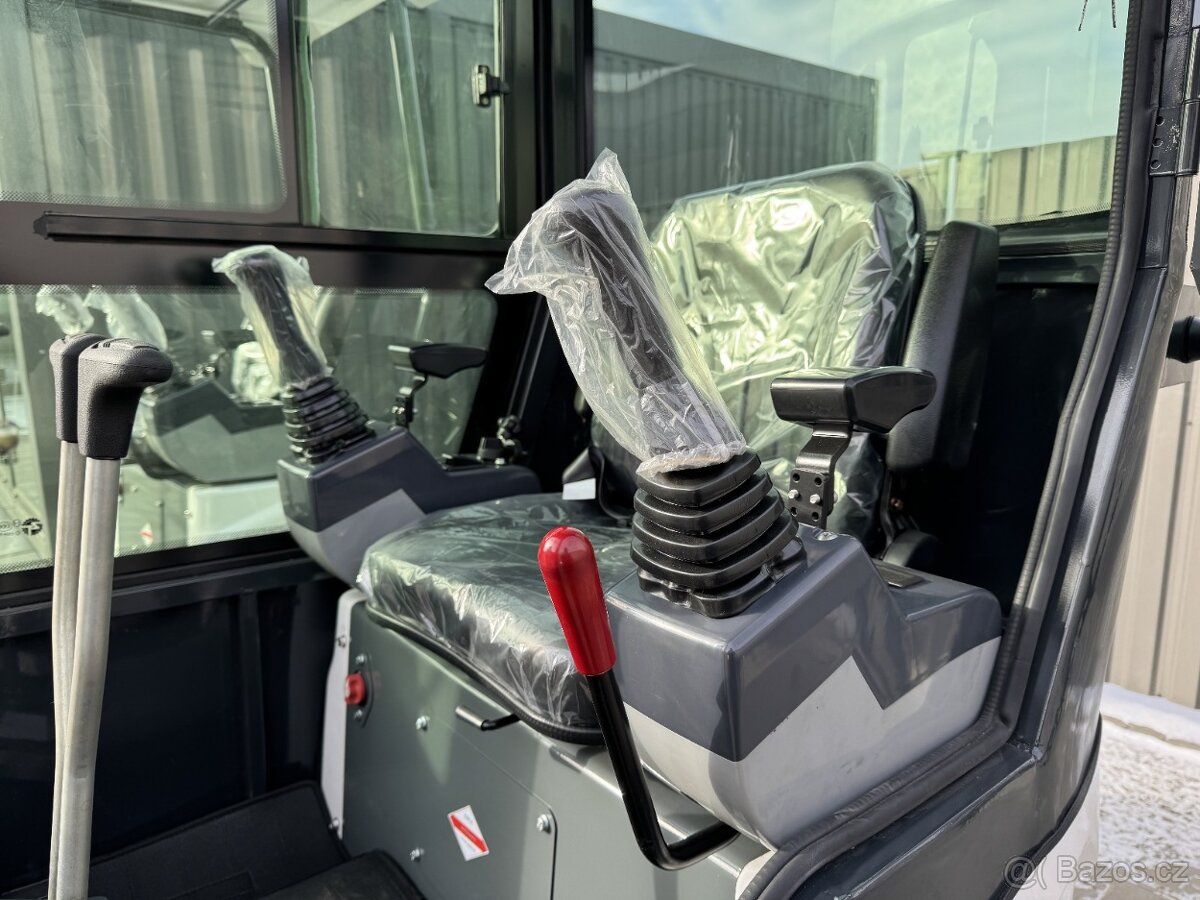 Minibagr XTM X10S PRO 2025 s kabinou - 10