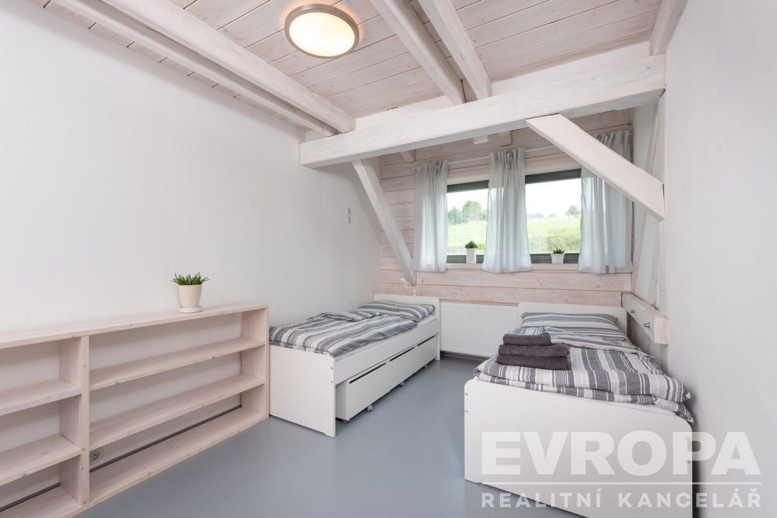 Prodej jedinečné nemovitosti obklopeného přírodou v Senešnic - 10